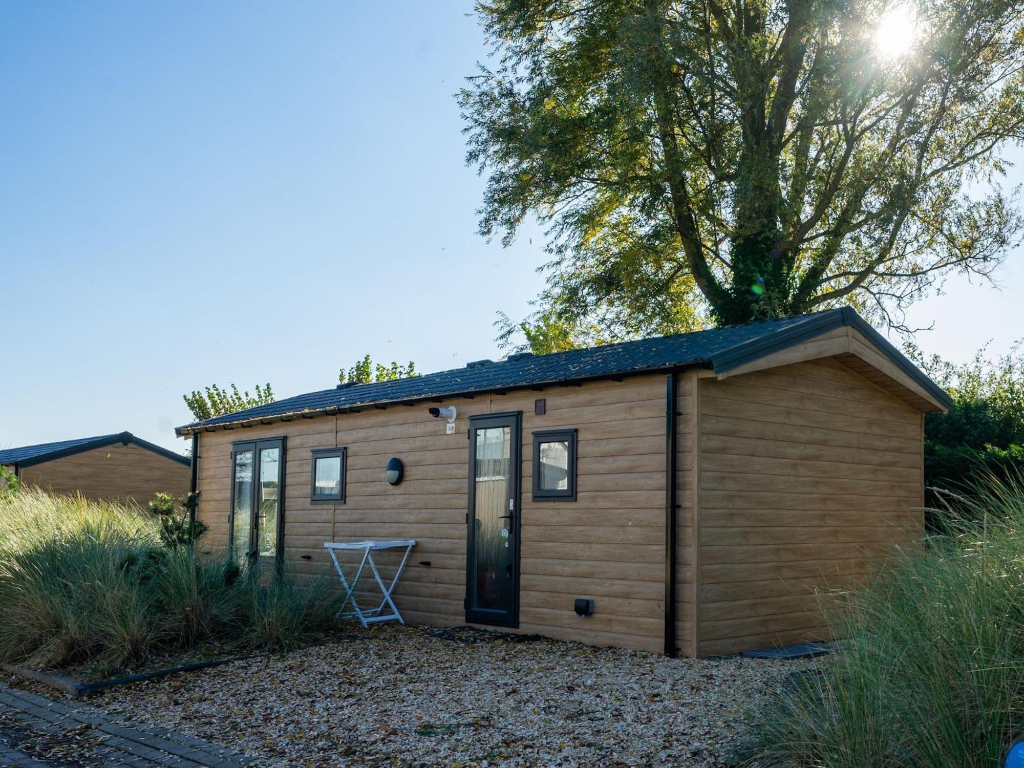 Well-Maintained Chalet With Terrace Hellevoetsluis Exteriör bild